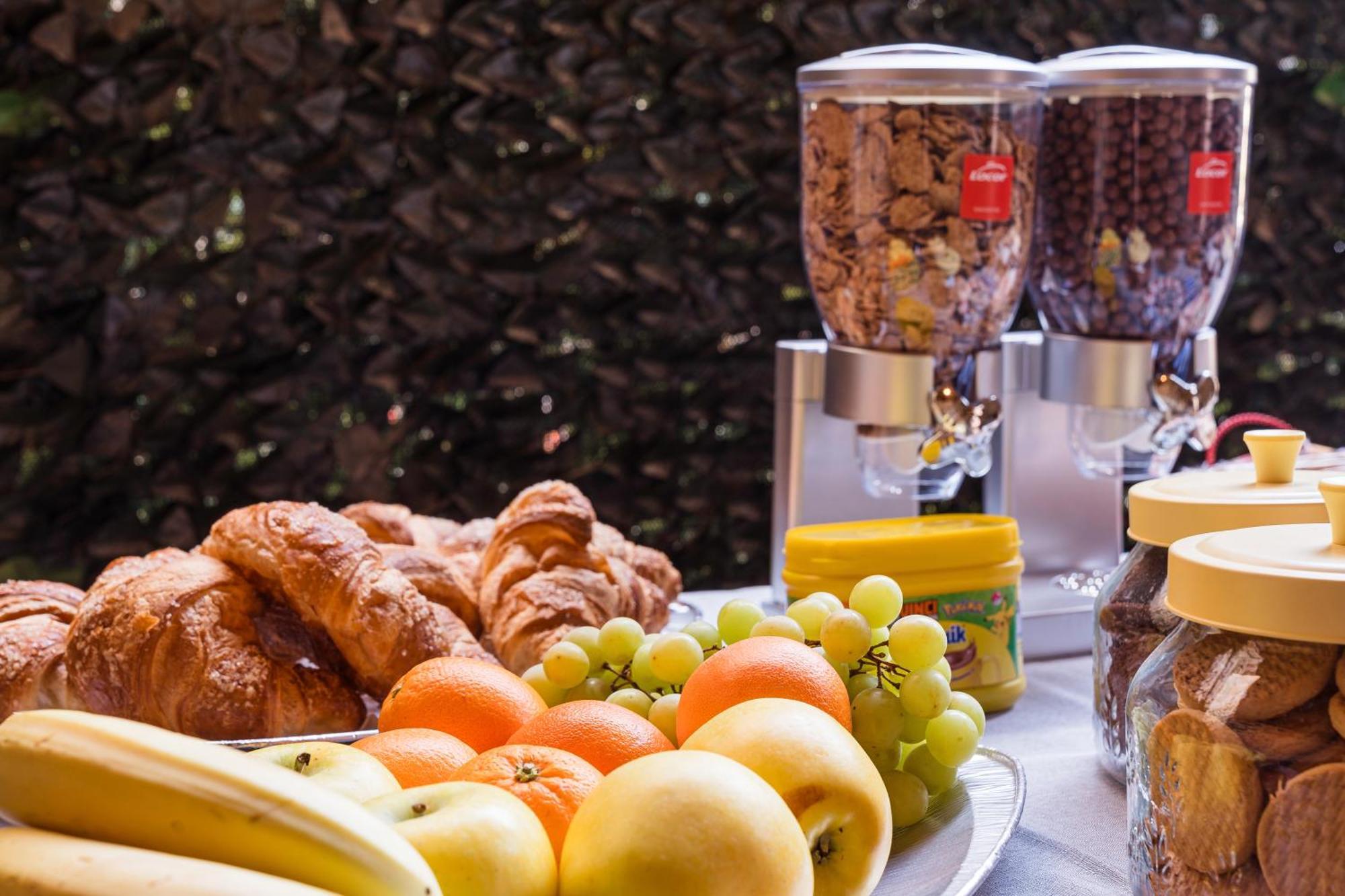 קומו B&B La Corte And Home Restaurant - Free Parking - 10 Minutes To The Lake And Centre מראה חיצוני תמונה