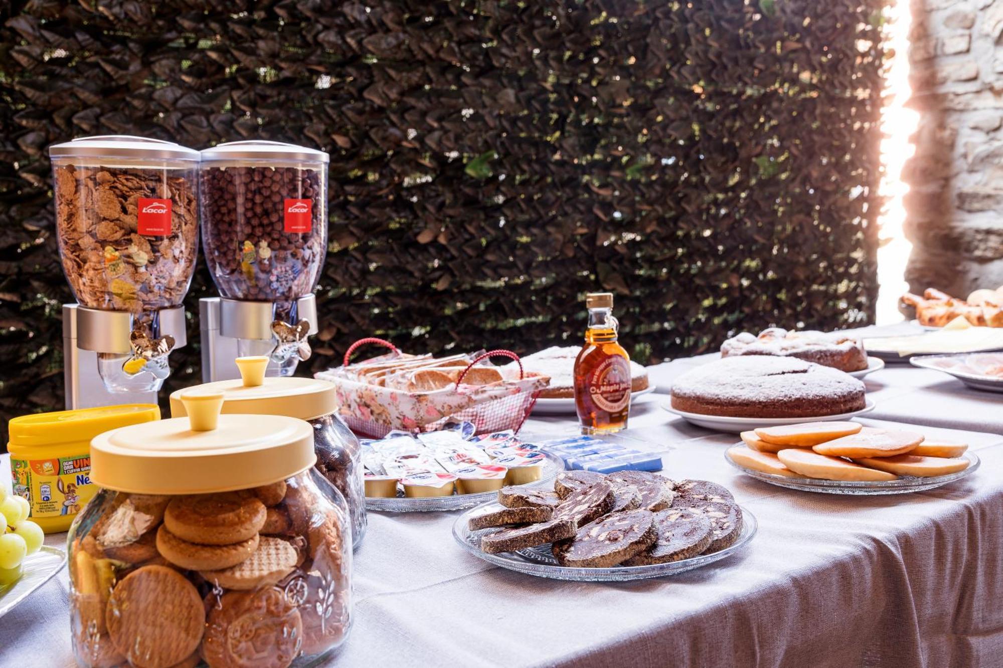 קומו B&B La Corte And Home Restaurant - Free Parking - 10 Minutes To The Lake And Centre מראה חיצוני תמונה