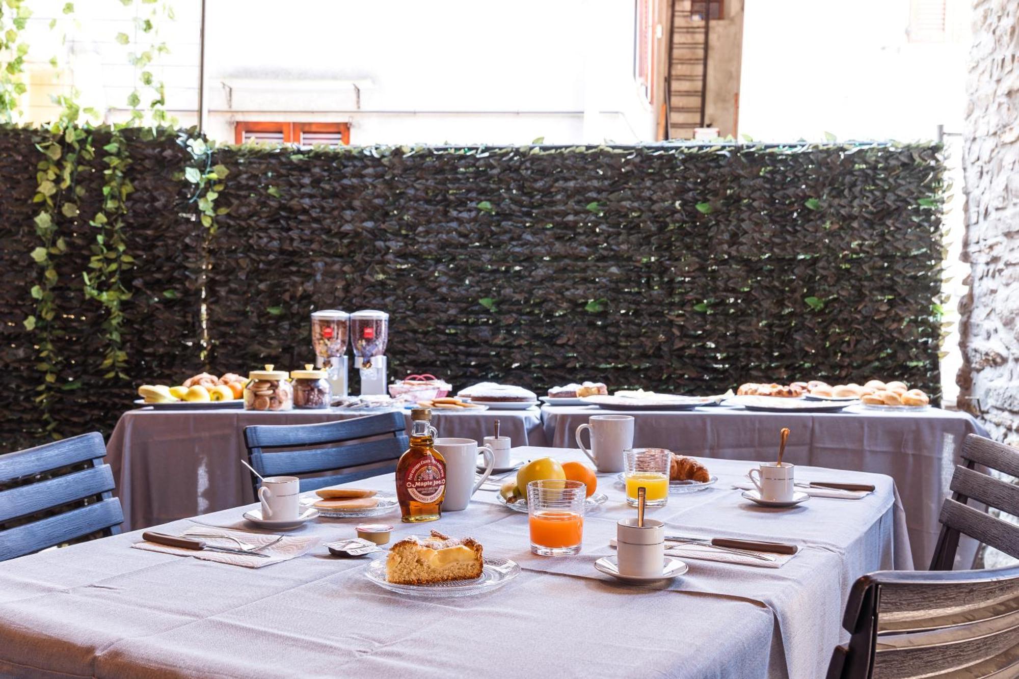 Tavernerio B&B La Corte And Home Restaurant - Free Parking - 10 Minutes To The Lake And Centre מראה חיצוני תמונה