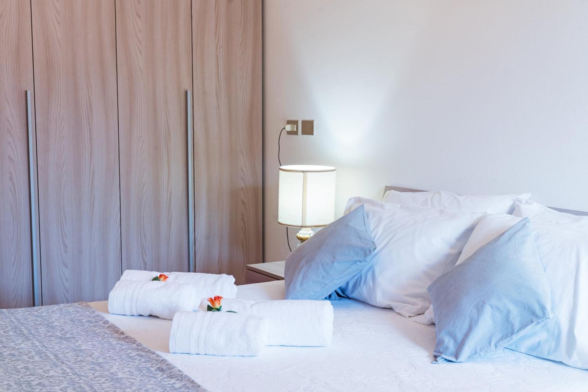 קומו B&B La Corte And Home Restaurant - Free Parking - 10 Minutes To The Lake And Centre מראה חיצוני תמונה
