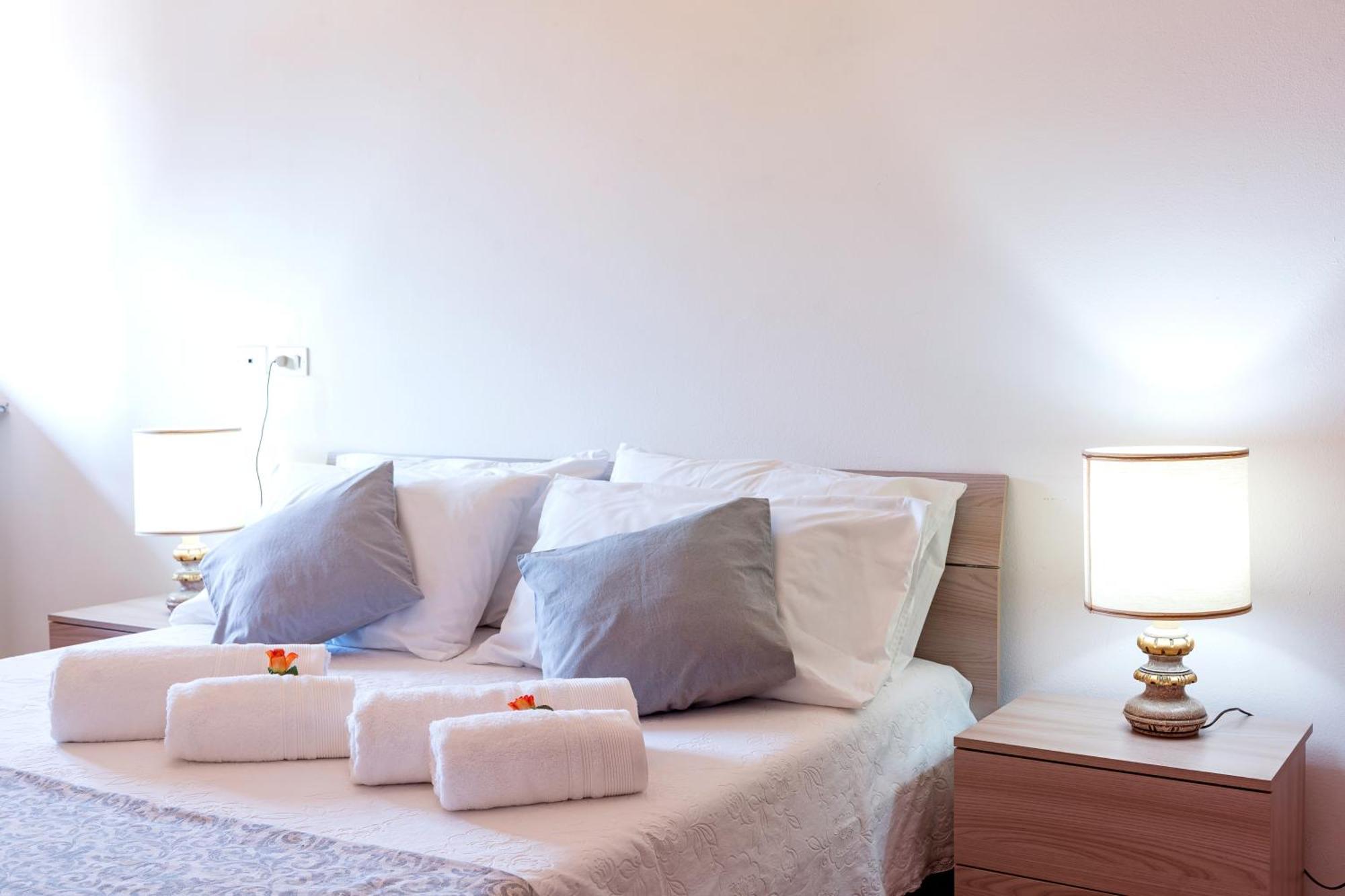קומו B&B La Corte And Home Restaurant - Free Parking - 10 Minutes To The Lake And Centre מראה חיצוני תמונה