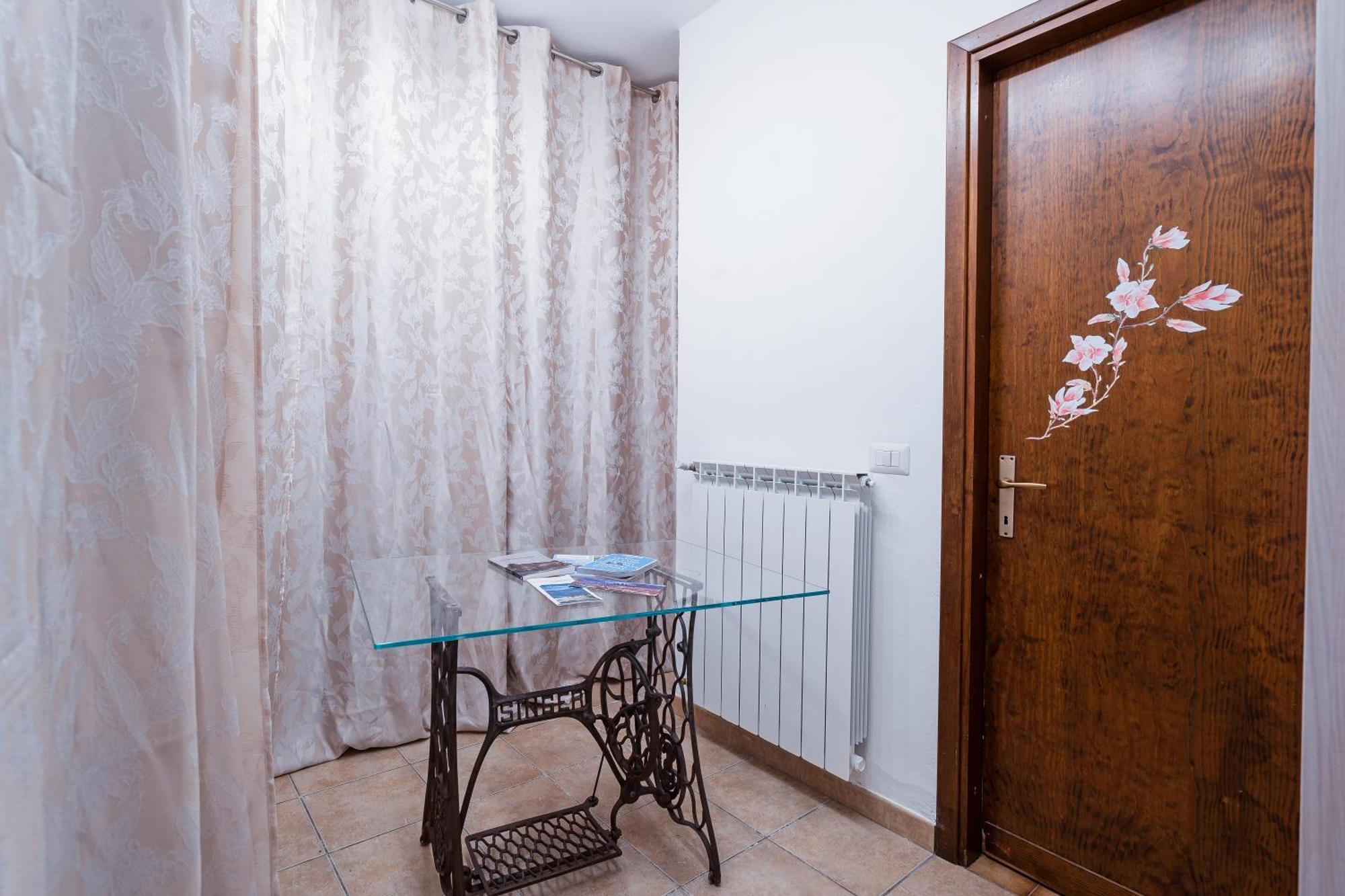 קומו B&B La Corte And Home Restaurant - Free Parking - 10 Minutes To The Lake And Centre מראה חיצוני תמונה