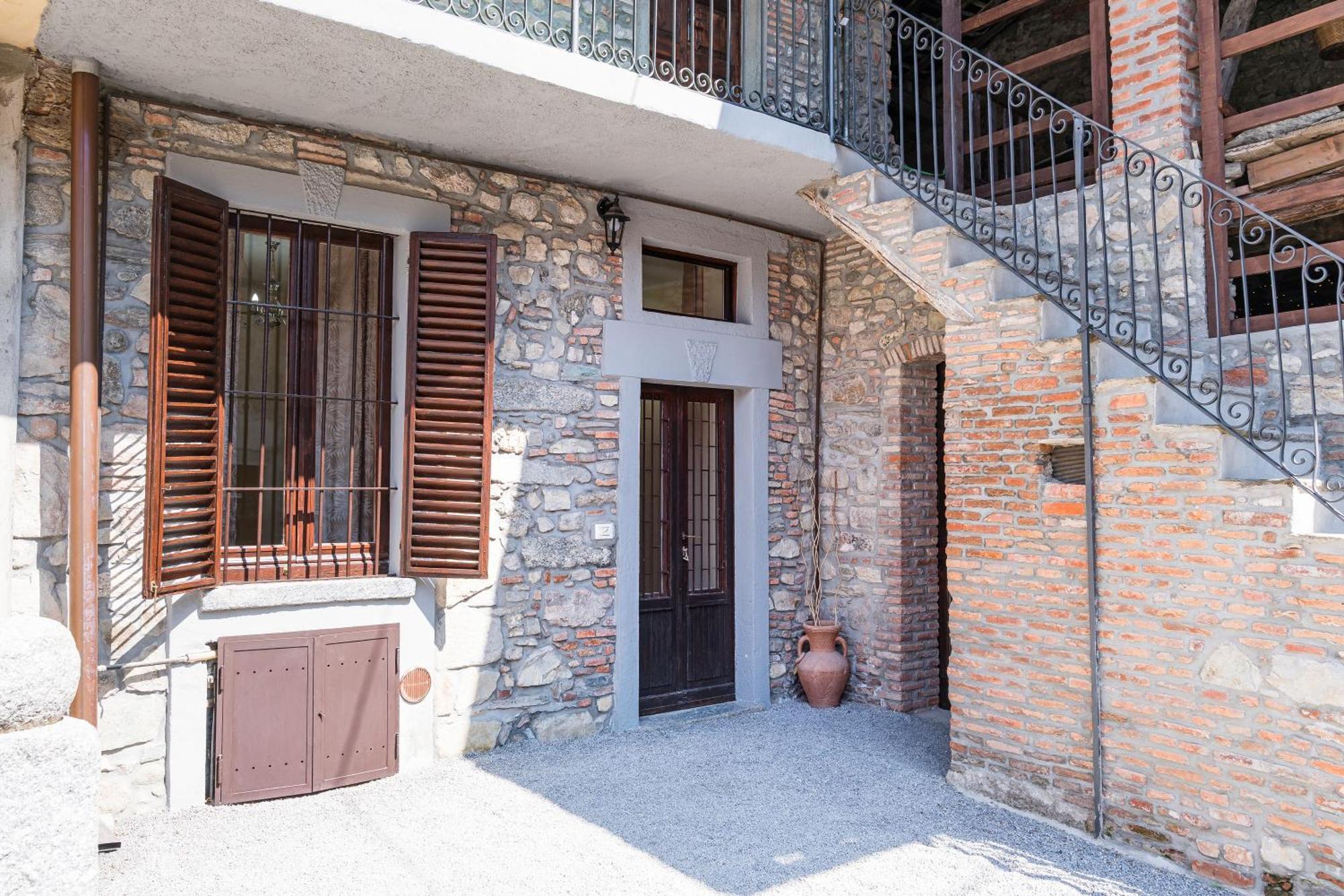 קומו B&B La Corte And Home Restaurant - Free Parking - 10 Minutes To The Lake And Centre מראה חיצוני תמונה